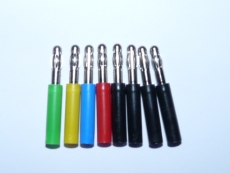 Adapter-Set 8 Stück berührgeschützte 4 mm Buchse auf 4 mm Standard Bananenstecker